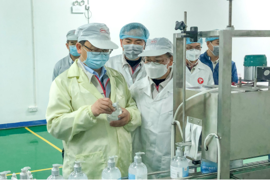 馳援抗疫 比亞迪醫(yī)用級免洗手消毒凝膠日產(chǎn)30萬瓶(20200220)264.png